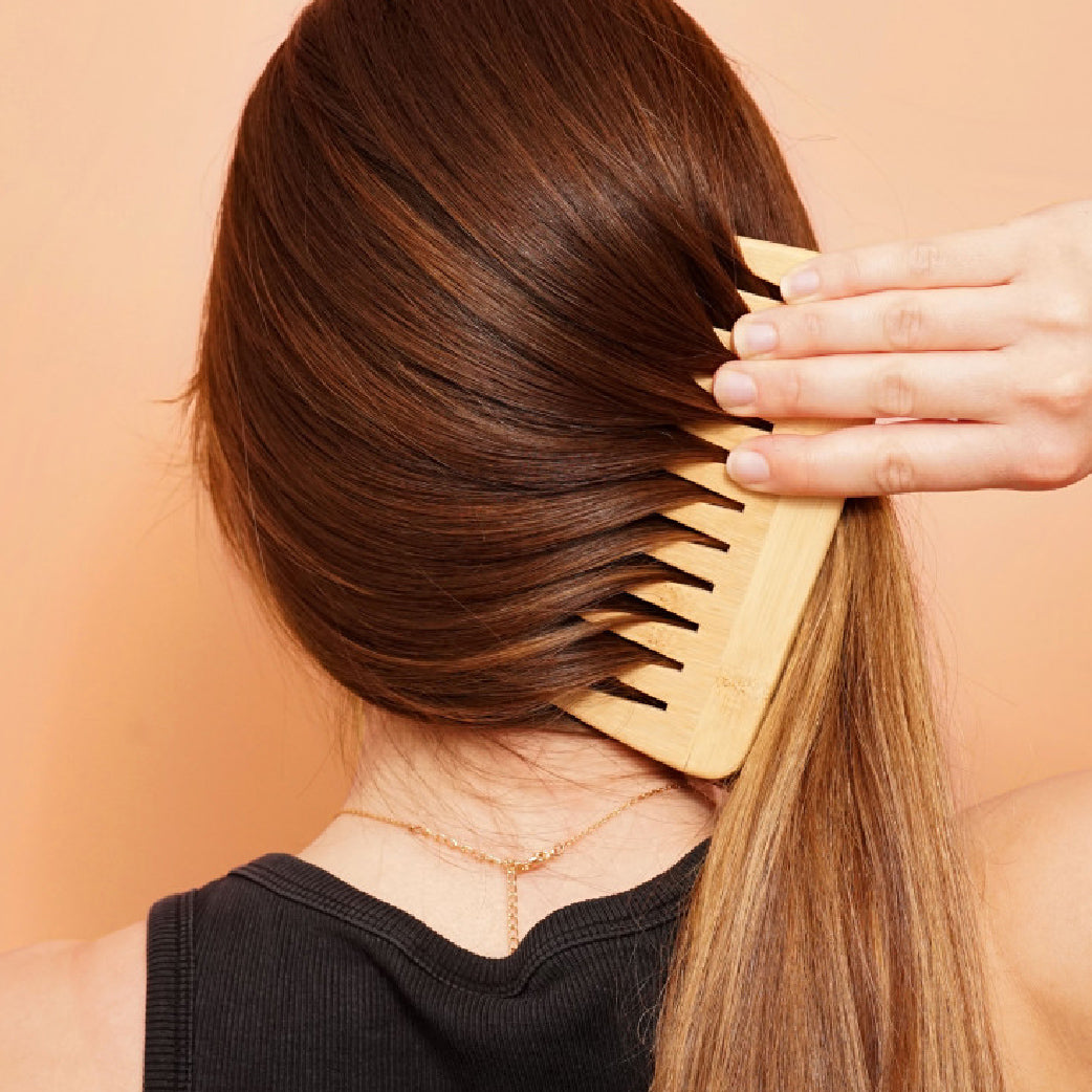 Peigne en bambou pour cheveux longs, soin doux et naturel pour le bien-être féminin