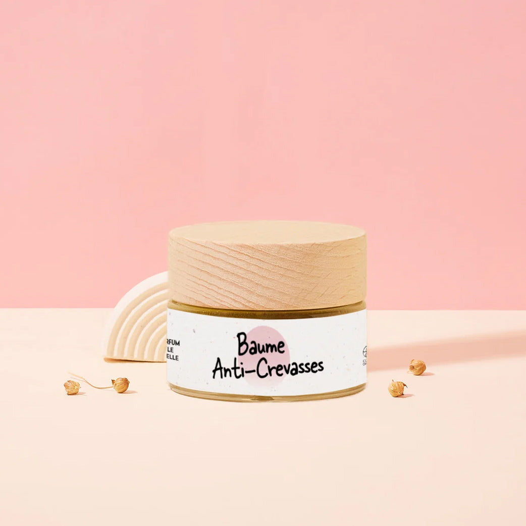 Baume anti-crevasses pour peaux sensibles, soin bien-être féminin avec couvercle en bois