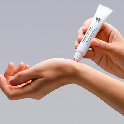 Gel organique revitalisant pour le bien-être féminin, appliqué sur la peau