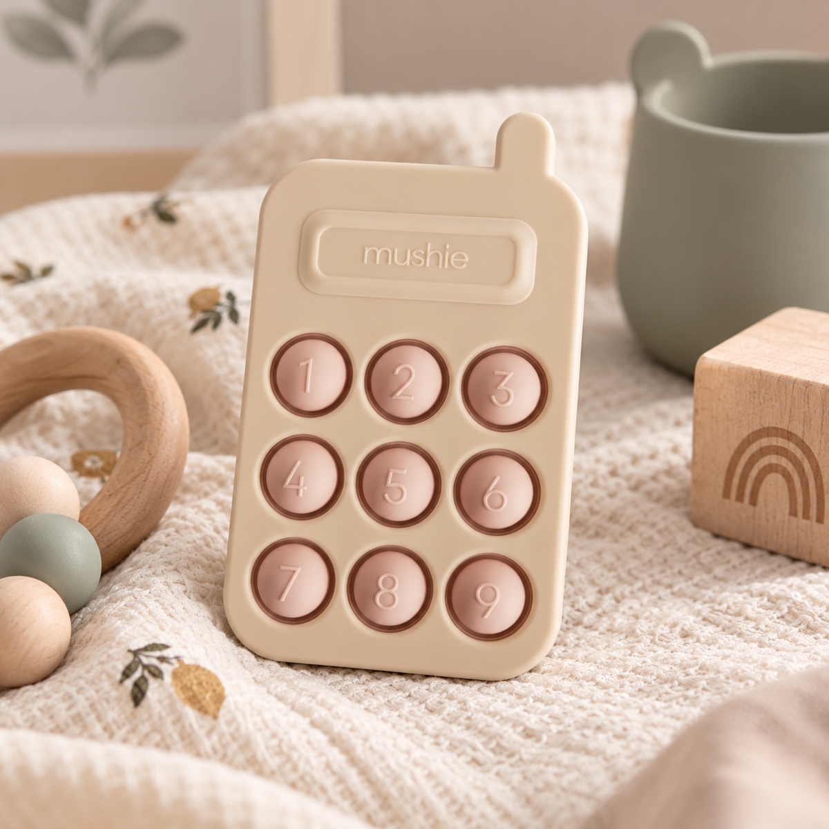 Jouet à Presser Téléphone Mushie – Silicone Alimentaire