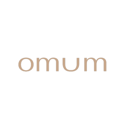 Logo Onum en beige sur fond blanc, marque de bien-être féminin pour grossesse et maternité