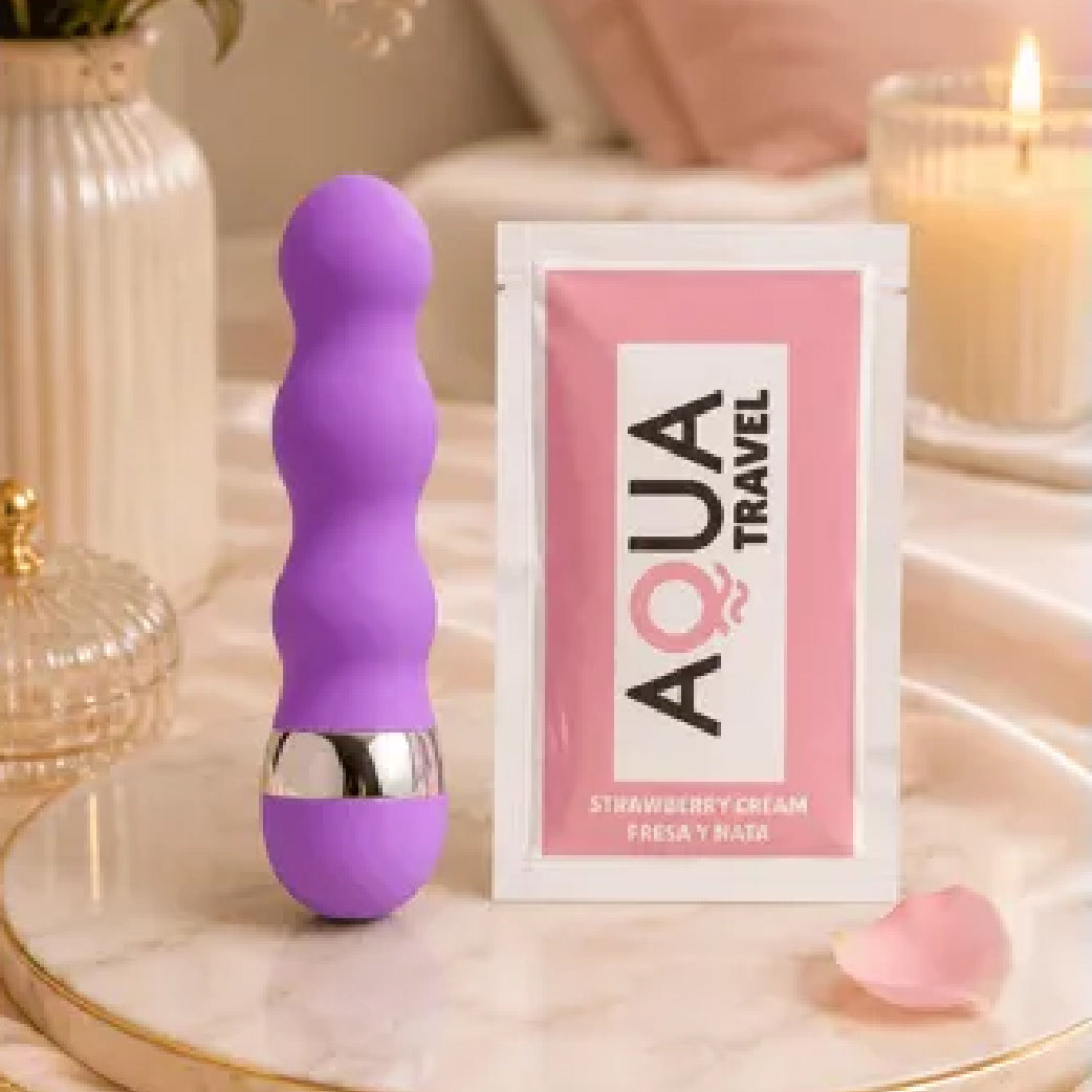 Vibromasseur violet et lubrifiant Aqua Travel fraise pour bien-être intime féminin