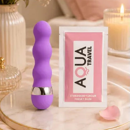 Vibromasseur violet et lubrifiant Aqua Travel fraise pour bien-être intime féminin
